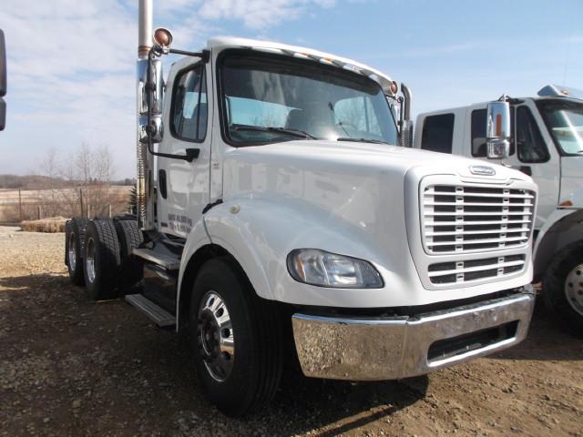 Image #1 (2011 FREIGHTLINER M2 AUTOMATIC T/A 5TH WHEEL TRUCK)